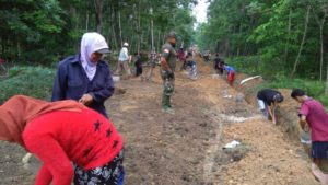 Babinsa Koramil 426-01/Mesuji Bangkitkan Semangat Gotongroyong