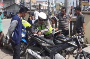 6 Unit Motor Diamankan dan Puluhan Pelanggar Ditilang Razia di Pasar Unit 2