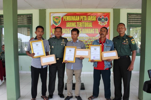 Tiga Orang  Mitra Karib Paling Aktif, Mendapat Penghargaan Dari Dandim 0426 Tulang Bawang