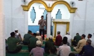 TNI-Polri Tulang Bawang Sholat Subuh Berjamaah di Masjid Muslimin.