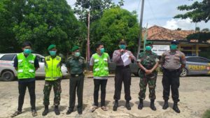 Koramil 426-02/Menggala dan Polsek Menggala Sosialisasikan Pencegahan Covid-19 di Pasar Puri Agung