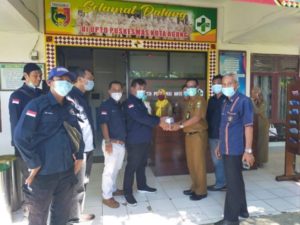 PWI Tanggamus Bagikan 1000 Masker di Kota Agung