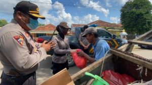 Polri Peduli Covid-19, Polres Lampura Bagikan 1.056 Paket Sembako