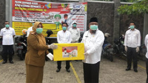 Cegah Covid 19, Ketua Komisi IV DPRD Lampung Sumbang 248 APD