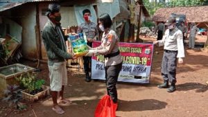 Peduli Warga, Polres Lampung Utara Bagikan Sembako Tahap ke Empat