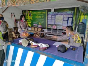 Pantau Pos Pam, Kapolres Lampung Utara Beri Bingkisan untuk Personil