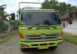 Pemuda Tulang Bawang Barat Cegah Truk Besar Lewat