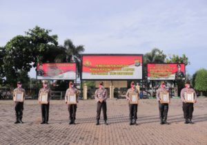 Kapolda Lampung Beri Reward Kepada 14 Personel Polres Tulang Bawang
