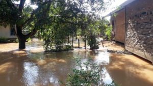 Hujan Lebat, Air Way Umban Lampung Utara Meluap