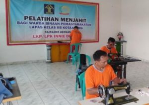 Lapas Kota Agung  Adakan Pelatihan Warga Binaan Jahit Masker
