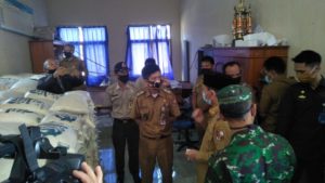 Bupati Lampung Utara Serahkan 13 Ton Beras Bantuan di Kelurahan Kota Alam