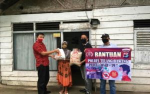 Sambut Hari Bhayangkara Ke-74, Satreskrim Polres Tulang Bawang Bagikan Sembako