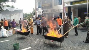 Barang Bukti Kejahatan Dimusnahkan Kejaksaan Lampung Utara