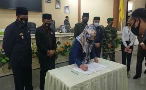 DPRD Tanggamus Menyetujui Raperda Pertanggung Jawaban Pelaksanaan APBD Tahun 2019