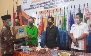 Pasangan Waru Serahkan Kelengkapan Berkas Dukungan Ke KPU Kota Metro