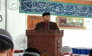 Qomaru Zaman Mengajak Jamaah Untuk Terus Meningkatkan Ibadah