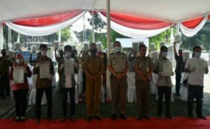 BPN Kota Metro Serahkan Sertifikat Tanah Program PTSL Kota Metro