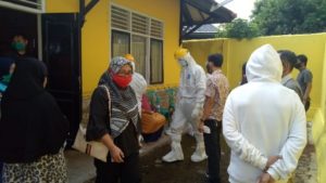 Gugus Tugas Tes Swab Peserta Musda Golkar dari Lampung Utara