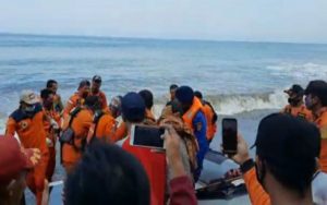 Dua Korban Tenggelam Dipantai Muara Dua Berhasil Dievakuasi