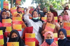 Anggota Dewan Lesty Putri Utami Sosialisasikan Perda di Lampung Selatan