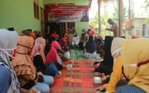 Warga Kelukan Bansos Saat Lesty Putri Utami Komisi V DPRD Provinsi Lampung Reses Di Lampung Selatan