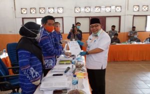 Ribuan Elemen Masyarakat, Kawal Pasangan Tony – Antoni Daftar Ke KPU Lampung Selatan