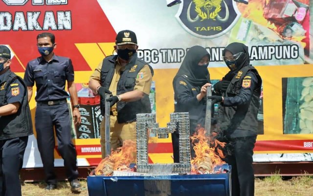 Gubernur Hadiri Pemusnahan Barang Bukti Hasil Penindakan Bea Cukai