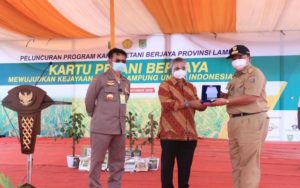 Gubernur Lampung Arinal Djunaidi Bersama Menteri Pertanian Syahrul Yasin Limpo Resmikan Peluncuran Kartu Petani Berjaya