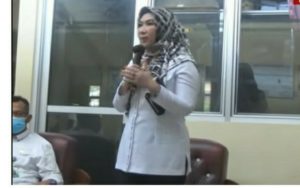 Bupati Tanggamus Hj Dewi Handajani Serahkan Insentif Tenaga Kesehatan