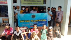 PWI Lampung Utara Bakti Sosial ke Pondok Pesantren