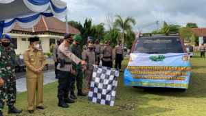 Polres Lampura Salurkan Bantuan Beras dari Yayasan Budha Tzu Chi Indonesia untuk Warga Terdampak Covid-19