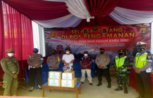 Tiga Pos Pam Operasi Lilin Krakatau-2020 Terima Tali Asih Dari Ketua Bhayangkari Tulang Bawang