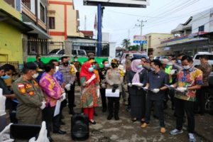 Pemkab Tanggamus Razia Masker dan Sosialisasi Adaptasi Kebiasaan Baru di Pasar Wonosobo