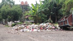 Duh, Bau Sampah Ganggu Pengunjung Taman Sahabat Kotabumi