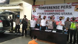 Nekat Lempari Mobil Dinas Polisi dengan Batu, Pemuda ini Ditangkap Polres Lampura