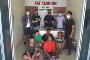 Asyik Bermain Judi, Lima Warga Digerebek Tekab 308 Polres Tulang Bawang