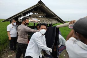 Polsek Dente Teladas Identifikasi dan Olah TKP Penemuan Pria Meninggal di Gubuk