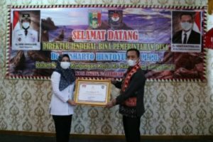 Bupati Tanggamus Hj Dewi Handajani, Mendapat Penghargaan dari Kemendagri