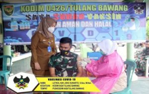 Anggota Kodim 0426/Tulang Bawang Laksanakan Vaksinasi Covid-19