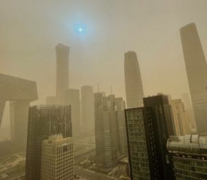 Ngeri… Matahari di Beijing Berwarna Biru, Langit Menguning