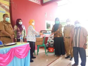 Dalduk KB Lampung Utara Berikan Bantuan Alat Teknologi di Desa Buring