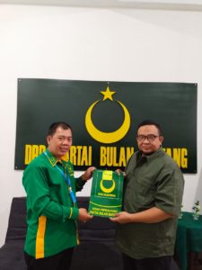 Agus Setiawan Terima SK, Pimpin DPC Partai Bulan Bintang Lampung Utara
