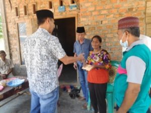 Mulia, Komunitas Jumat Berbagi (KJB) Lampung Utara Bantu Janda Korban Kebakaran