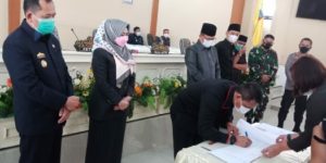 Bupati Tanggamus Dewi Handajani Hadiri Sidang Paripurna DPRD Tanggamus Masa Sidang ke II Tahun 2021