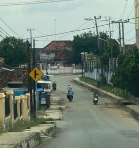 Rambu Ini Bikin Bingung Pengendara di Kotabumi Lampung Utara