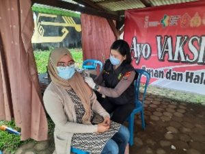Polres Lampung Utara Bersama Dinkes Gelar Vasinasi Massal Serentak di 29 Lokasi