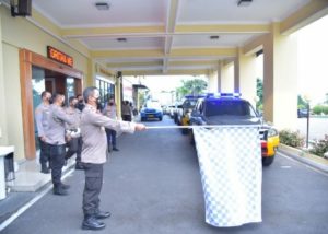 Kapolda Lampung Lepas Bantuan Paket Sembako Bagi Warga Terdampak PPKM Darurat