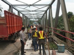 Perbaikan Jembatan KM 123-124 Kecamatan Abung Kunang Dijaga Polisi