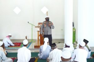 Kapolres Tulang Bawang Lakukan Kegiatan Jumling DI Mesjid Nurul Iman