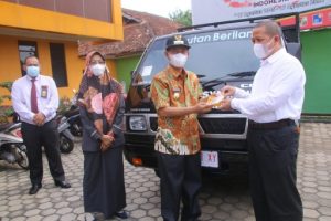 Bank Syariah Kotabumi Salurkan CSR Mobil Pikup untuk Pemkab Lampung Utara